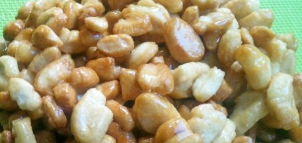 Щи из квашеной капусты с фасолью