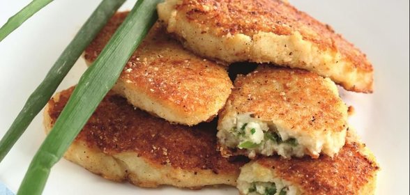 Картофельные пирожки с зеленым луком