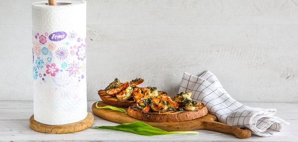 Креветки на гриле с соусом из черемши