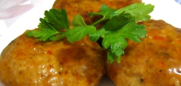 Рыбные котлеты с подливкой