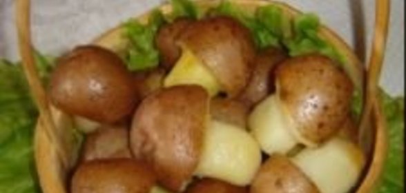 Грибы в лукошке