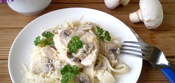 Фетучини с курицей и грибами