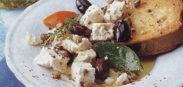 Бутерброды с колбасой и сметаной