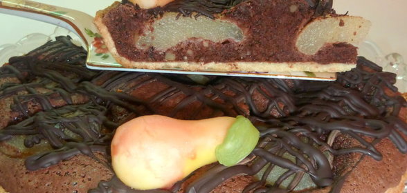 Домашний торт ШОКО-ГРУША с консервированными грушами, шоколадом и орехами