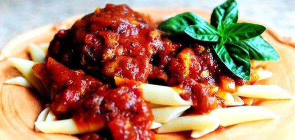 Паста Пенне с курицей и соусом Маринара