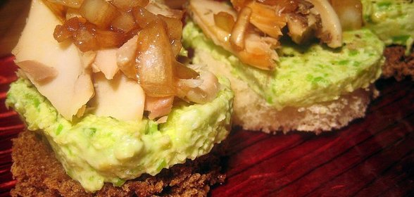 Канапе с терпугом и маслом из авокадо