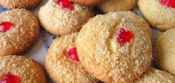 Печенье с глазированной вишней