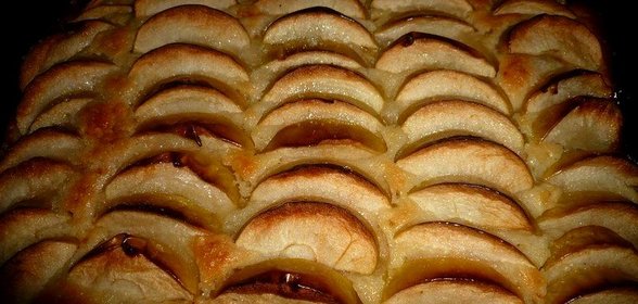 Пышный яблочный пирог