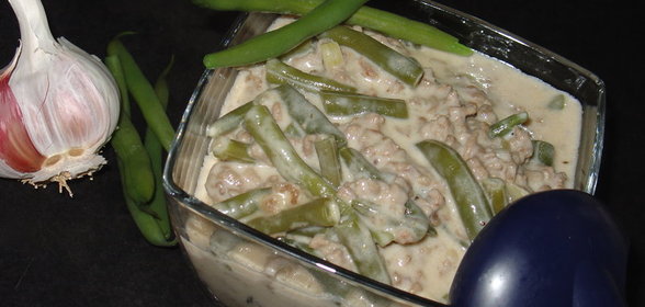 Сырный соус с фаршем и зеленой фасолью