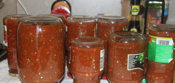 Аджика с зеленью и хреном