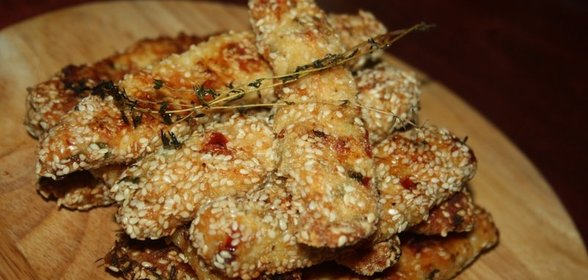 Куриные палочки с тархуном, острым перцем и кунжутом