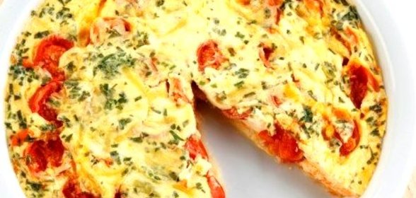 Омлет с помидорами и красным луком