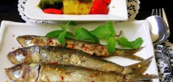 Сардины пряные запечёные в духовке,гарнир овощи-карри