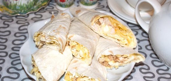 Лаваш с курицей и яйцом