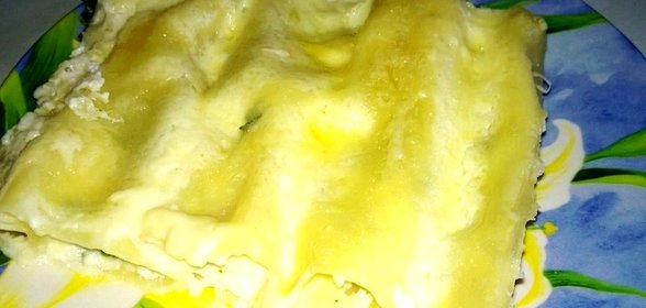 Каннеллони с рикоттой и шпинатом под соусом бешамель