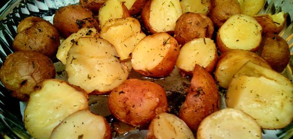Печеная молодая картошка
