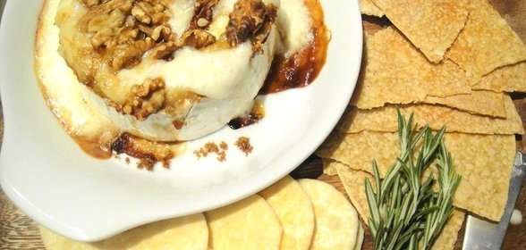 Запеченный сыр бри