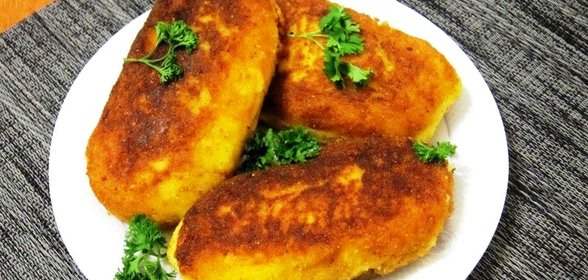 Картофельные пирожки с сардельками