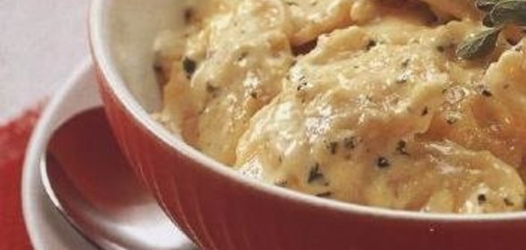 Салат из консервированной маринованной свеклы с луком