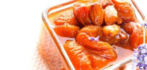 Абрикосовое варенье с миндалем