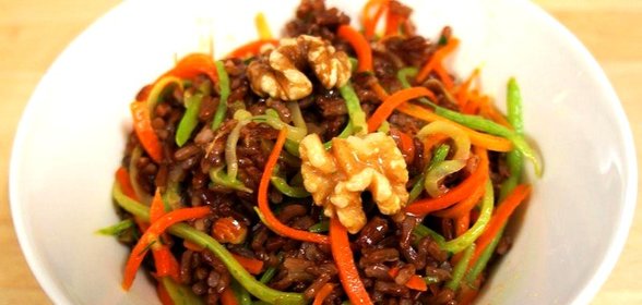 Красный рис с овощами