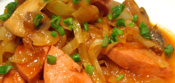 Гуляш из сосисок