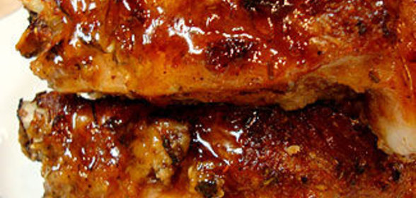 Свиные ребрышки в чесночно-луковом маринаде с карамельным соусом
