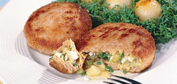 Зразы с луком, яйцом и яблоком