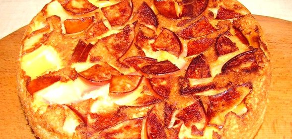 Шарлотка с ананасами в мультиварке