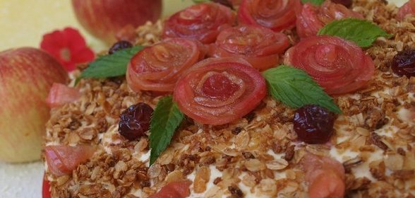 Яблочный торт с карамелизированными хлопьями
