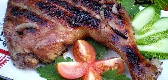 Окорочка маринованные в винном уксусе с чесноком и луком