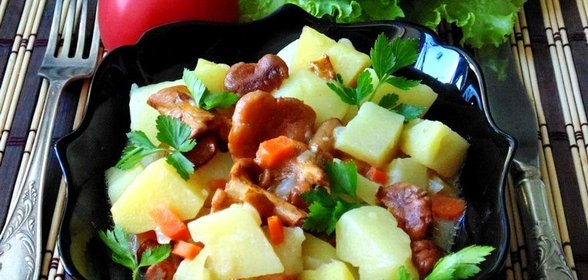 Картофель с лисичками в сметане