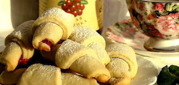 Печенье с брусничным соусом