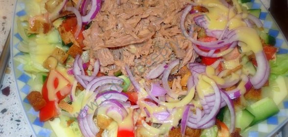Салат с тунцом консервированным и майонезом