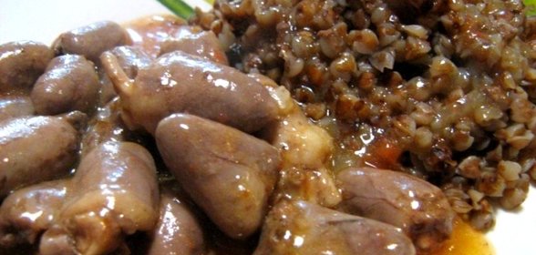 Куриные сердечки с гречкой