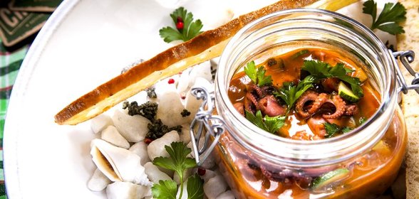 Бэби-осьминоги в банке