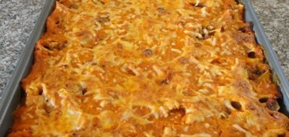 Ракушки с мясом и грибами под сырно-томатным соусом !