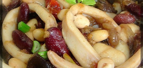 фасоль с грибами и кальмарами