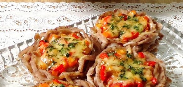 Гнёздышки из фасолевой лапши с овощами,грибами и сыром