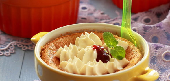 Лимонный пудинг-кекс с малиновым конфитюром