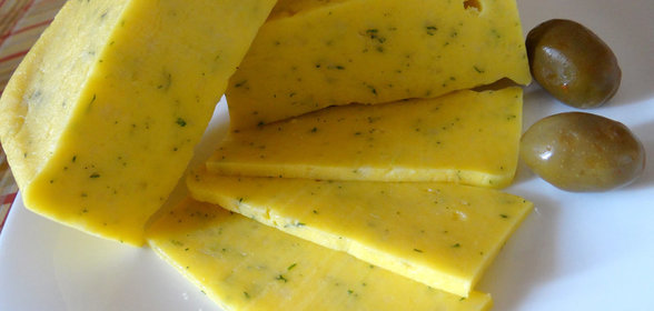 Домашний сыр с зеленью (мультиварка)