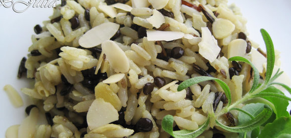 Рис с черной чечевицей и миндалем