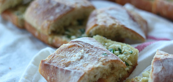 Самый вкусный чесночный хлеб