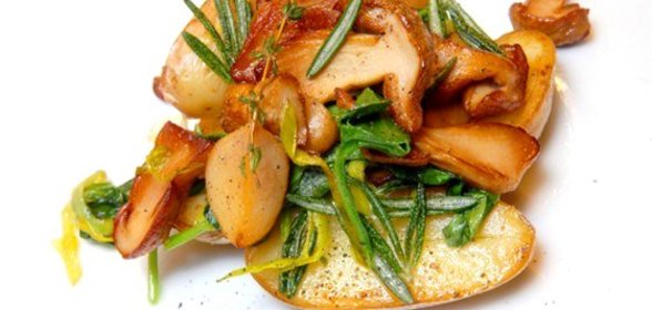 Лесные грибы в сливочном масле, шерри и лимоне