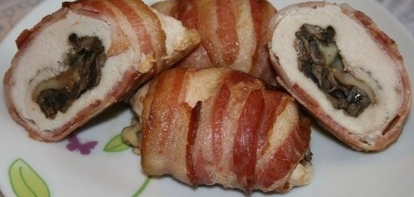 Куриные рулетики с грибами и сыром