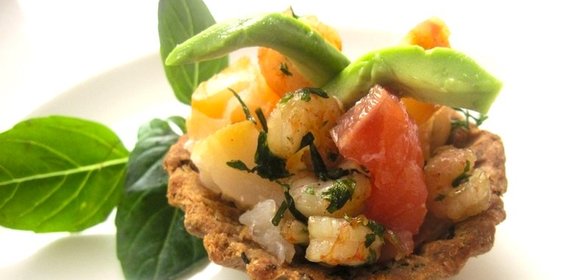 Тарталетки с креветками и авокадо