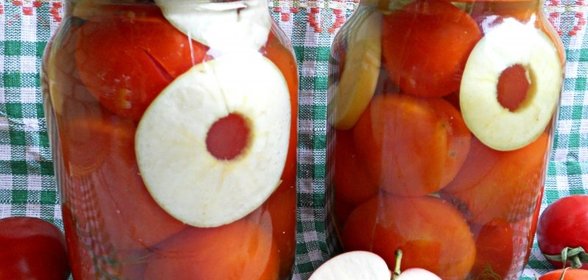 Помидоры маринованные с яблоками