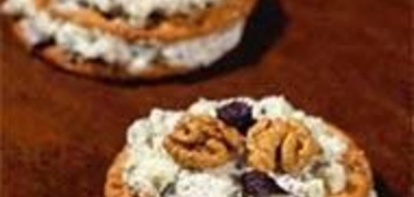 Хлебцы с сыром и орехами