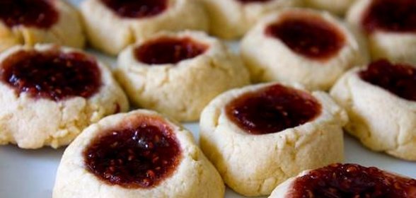 Печенье с малиновым вареньем