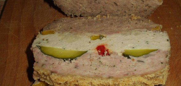Полосатый мясной террин-хлебец